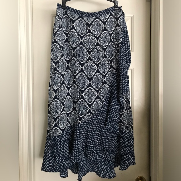 Beautiful Navy and white faux wrap skirt by Knox Rose size L - Picture 1 of 8
